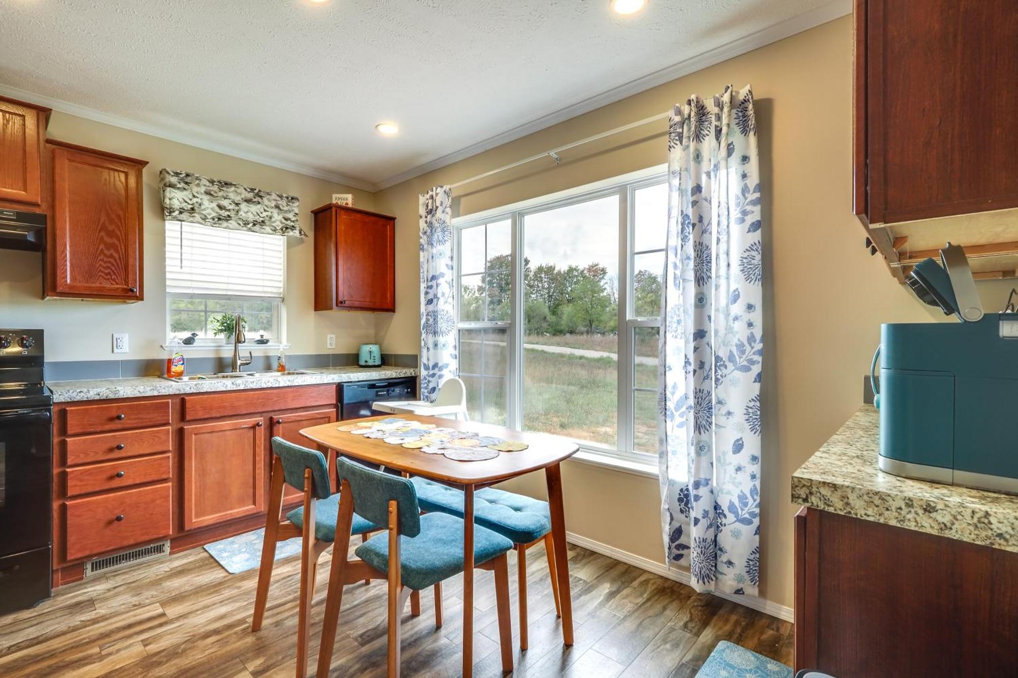 Family Home In Rapid City About 4 Mi To Torch Lake! Extérieur photo