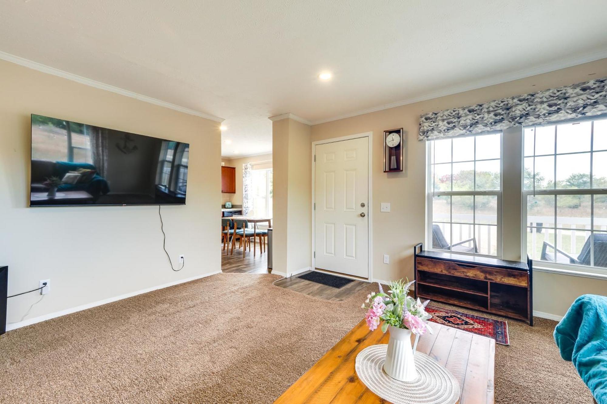 Family Home In Rapid City About 4 Mi To Torch Lake! Extérieur photo