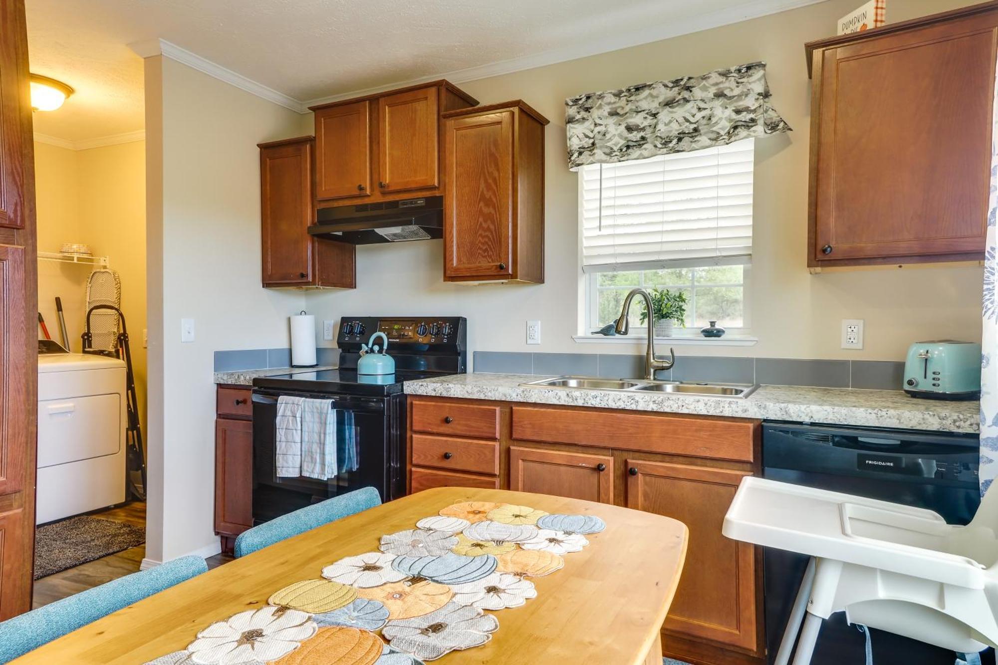 Family Home In Rapid City About 4 Mi To Torch Lake! Extérieur photo