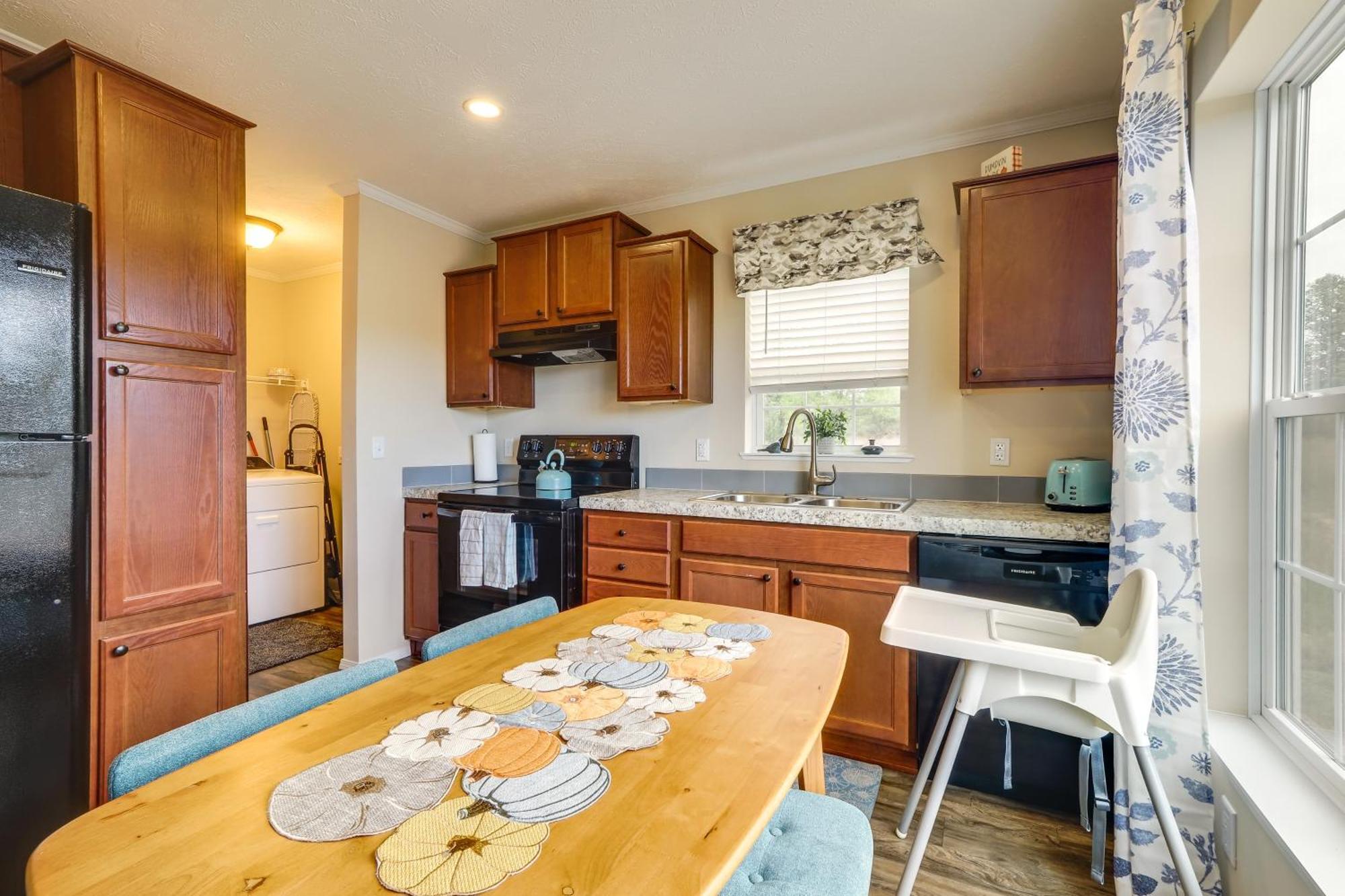 Family Home In Rapid City About 4 Mi To Torch Lake! Extérieur photo
